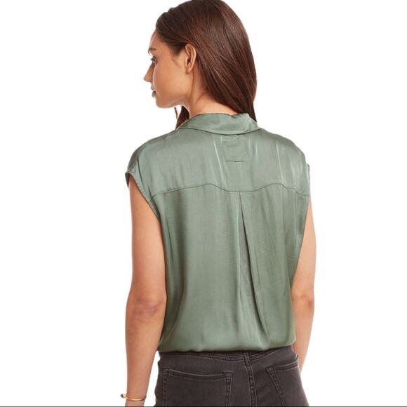 Chaser Green Silky Cap Sleeve Button Down Blouse Medium - Picture 7 of 7